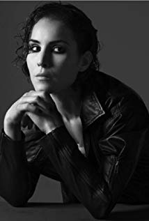 How tall is Noomi Rapace?